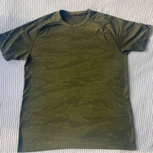 Lulu lemon - Metal vent tech - size large - good condition